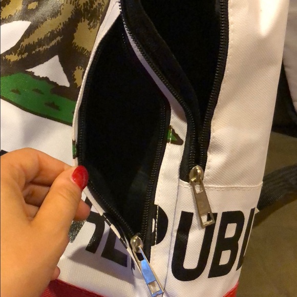 Backpack - Picture 4 of 4